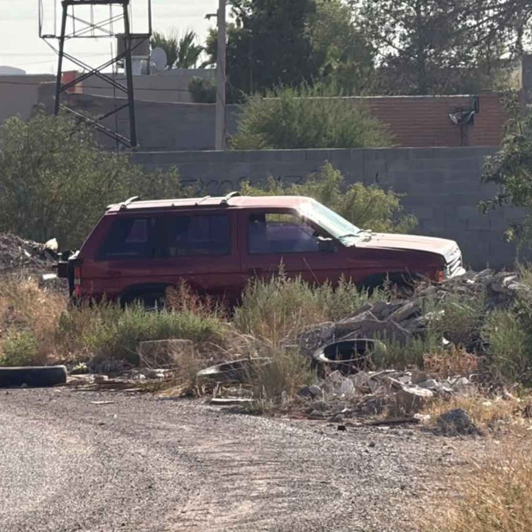 Localizan a Persona Sin Vida Dentro de Vehículo Abandonado