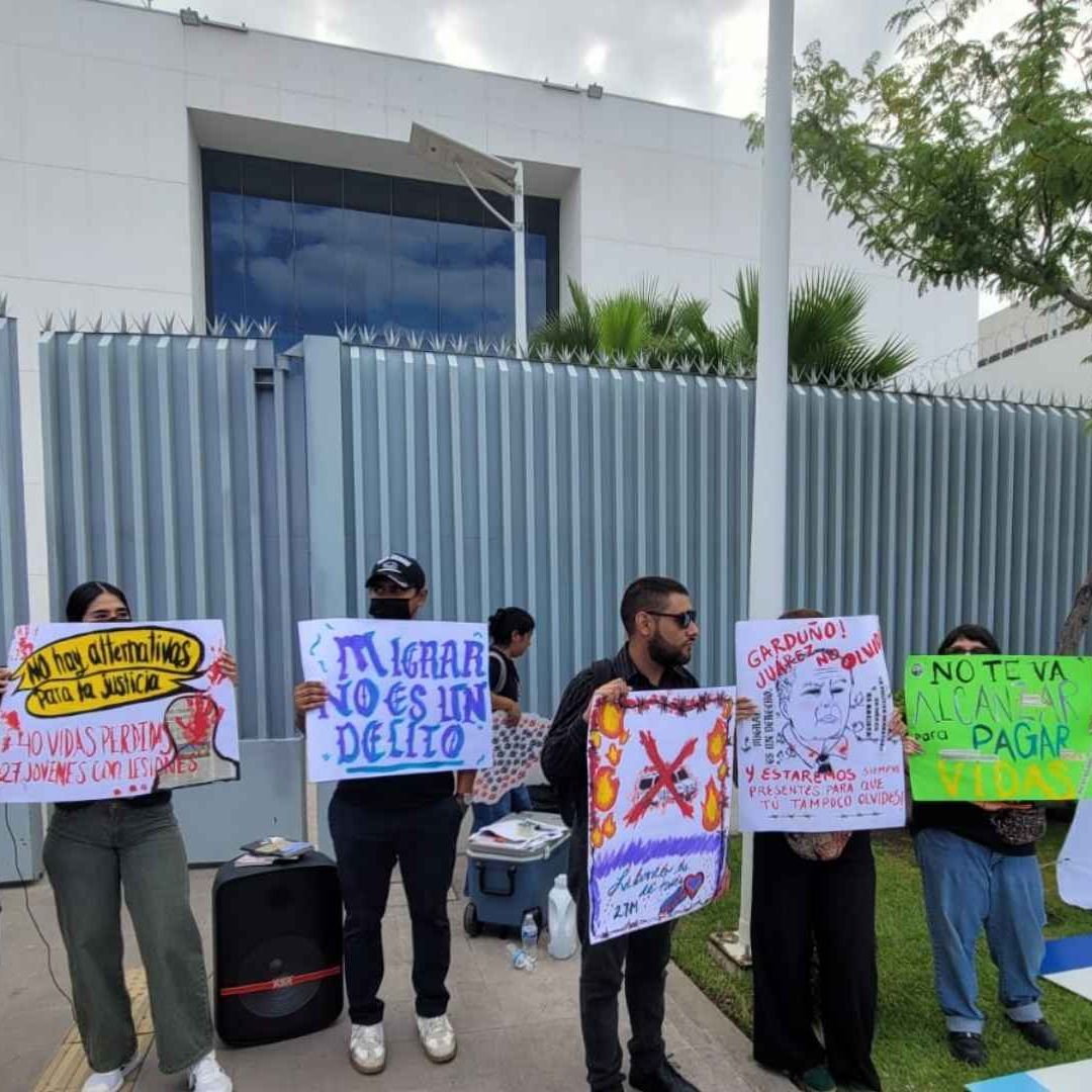 Manifestantes protestan contra excomisionado del INM