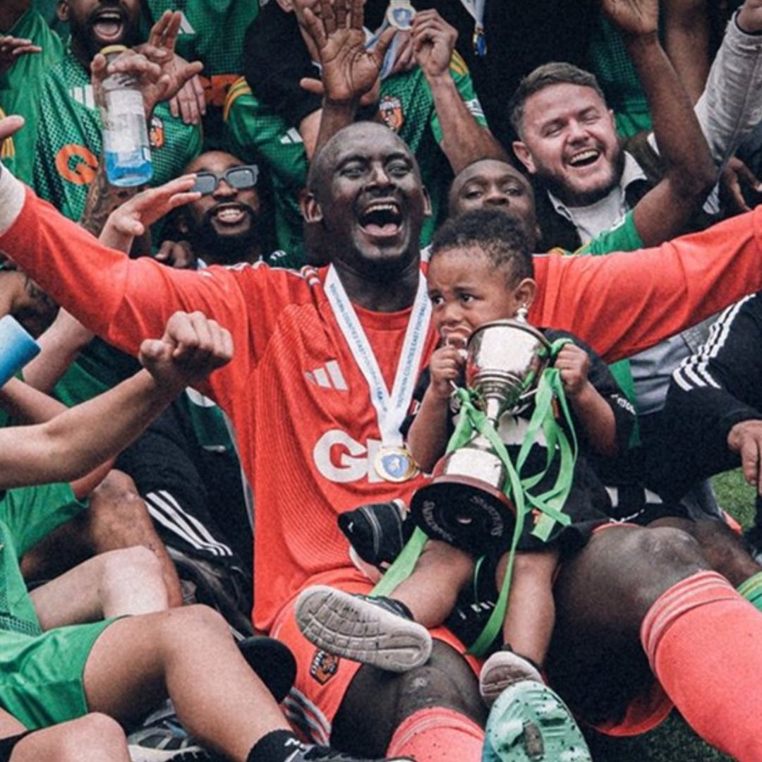 George Desmond Kamurasi, de Portero Amateur en Londres a Rey de Uganda