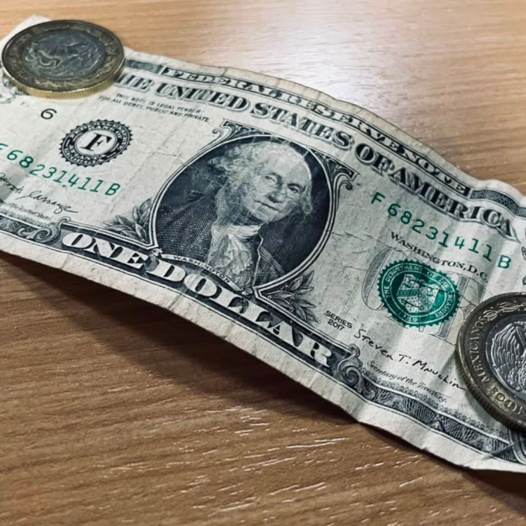 El precio del dólar estadounidense cambia durante toda la jornada
