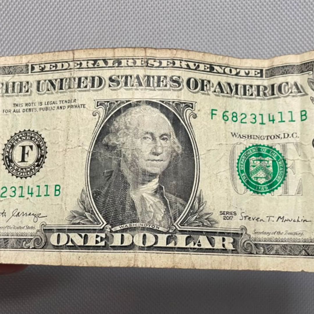 El precio del dólar estadounidense cambia durante toda la jornada