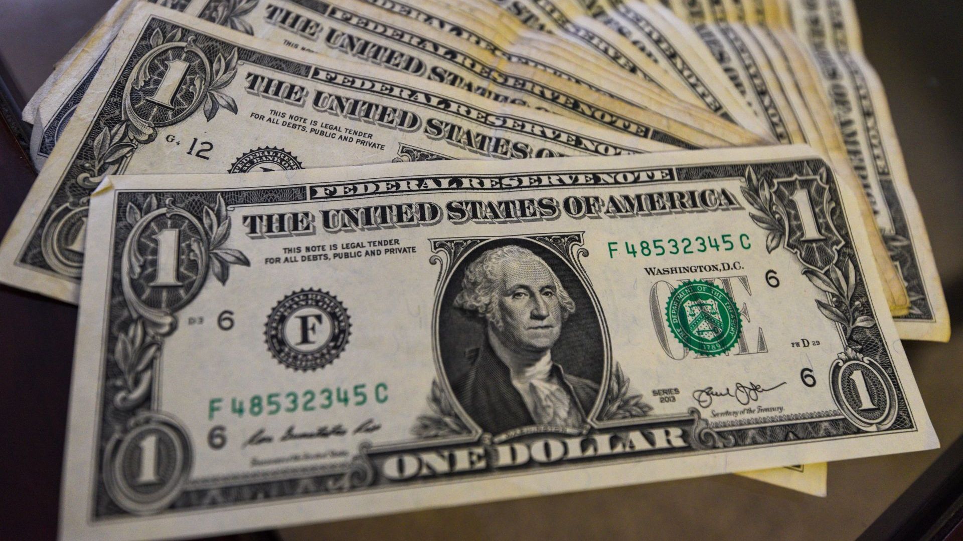 Fajo de billetes de un dólar