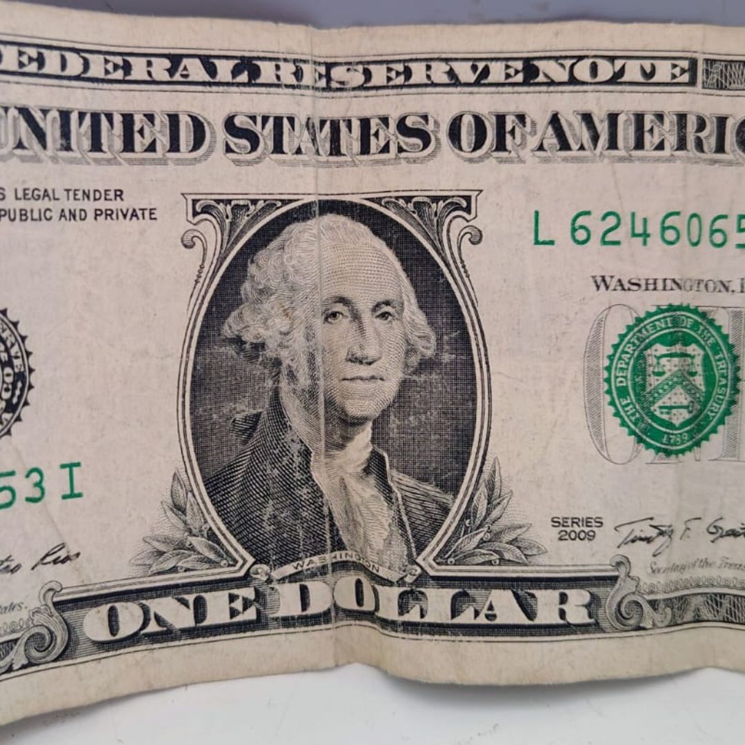 El precio del dólar estadounidense cambia durante toda la jornada