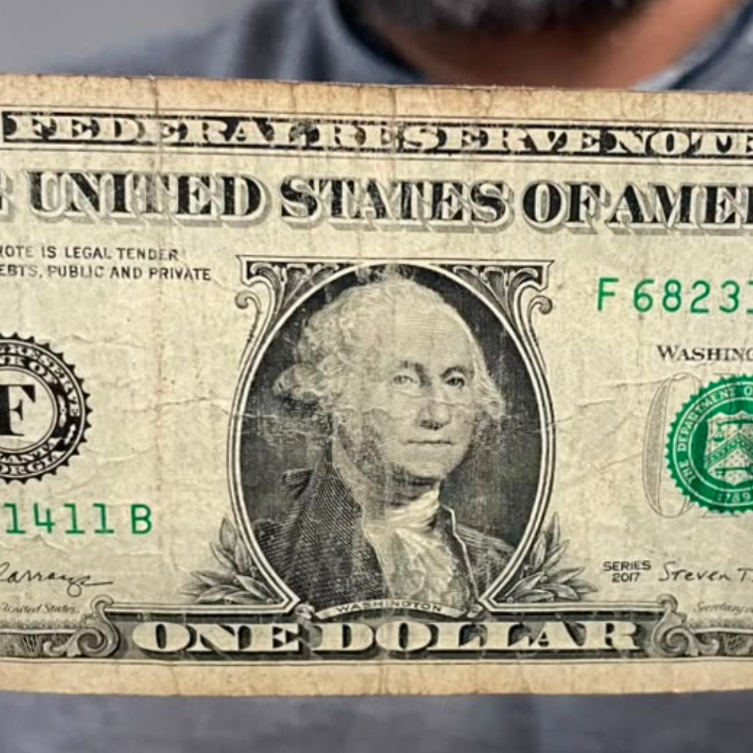 El precio del dólar estadounidense cambia durante toda la jornada