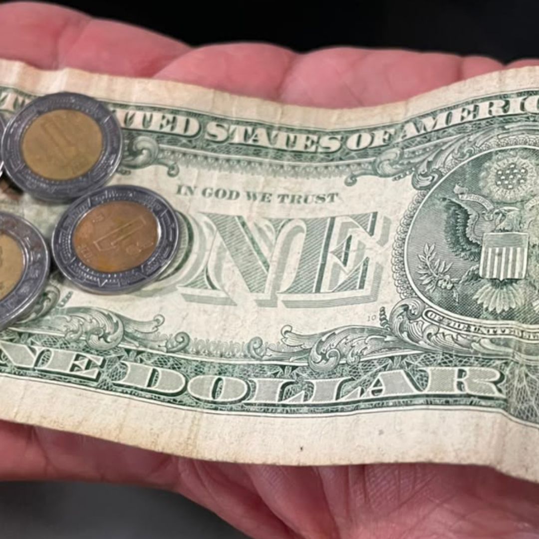 El precio del dólar estadounidense cambia durante toda la jornada