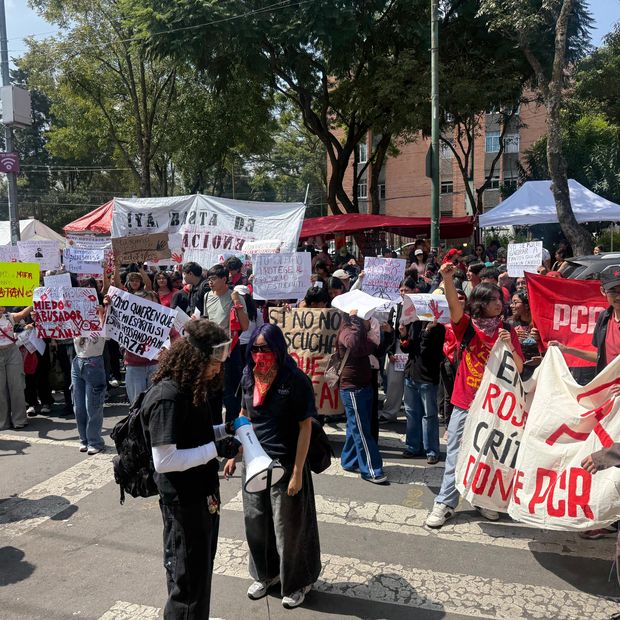 Manifestación de estudiantes en la Prepa 8 de la UNAM