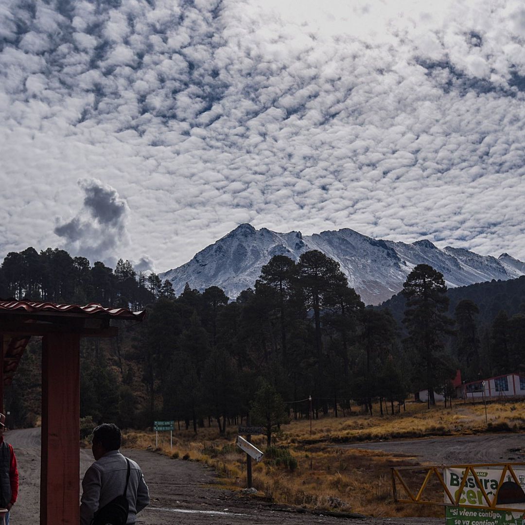 Nevado de Toluca con una capa de nieve en la cumbre debido a un frente frío en enero 2026. Foto: Cuartoscuro | Archivo