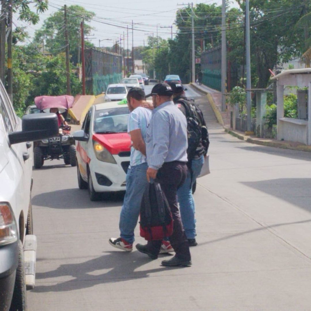 profesor es detenido por presunto abuso de estudiante en Veracruz.