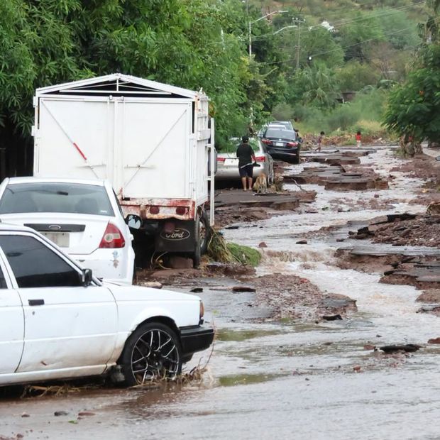 Habitantes de la zona sur de Guaymas observan las afectaciones causadas por las lluvias