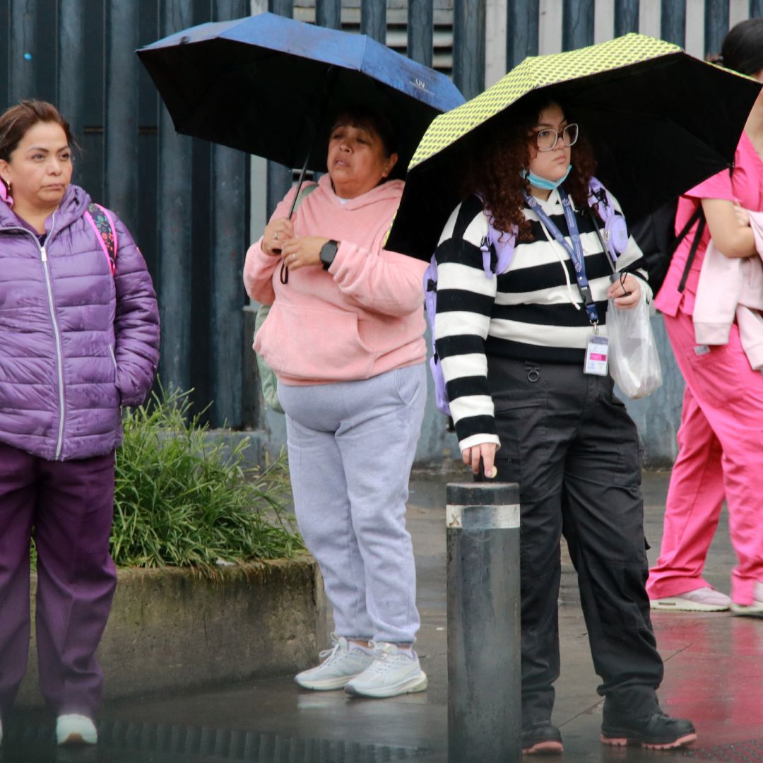 Fuerte lluvia sorprende a habitantes de la Ciudad de México