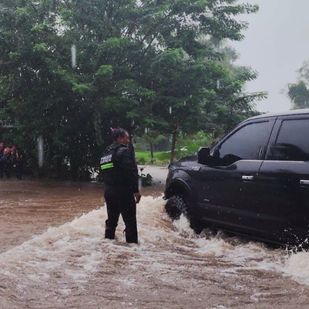 Elementos policiales y de Protección Civil de Veracruz atienden emergencia en Catemaco
