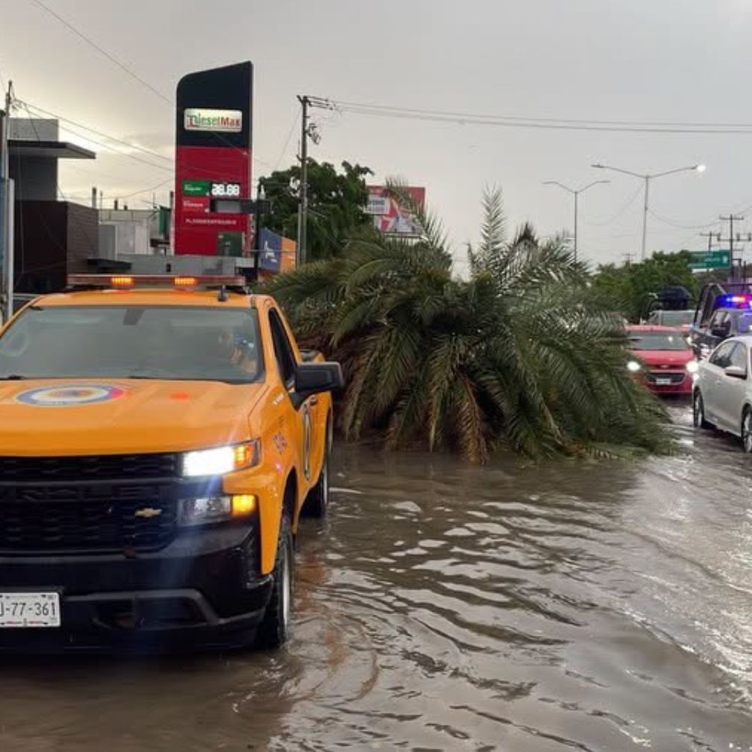 Protección Civil estatal vigila las inundaciones en Culiacán, Sinaloa