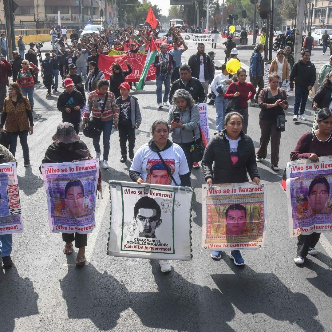 Marcha de madres y padres de los 43 normalistas desaparecidos de Ayotzinapa