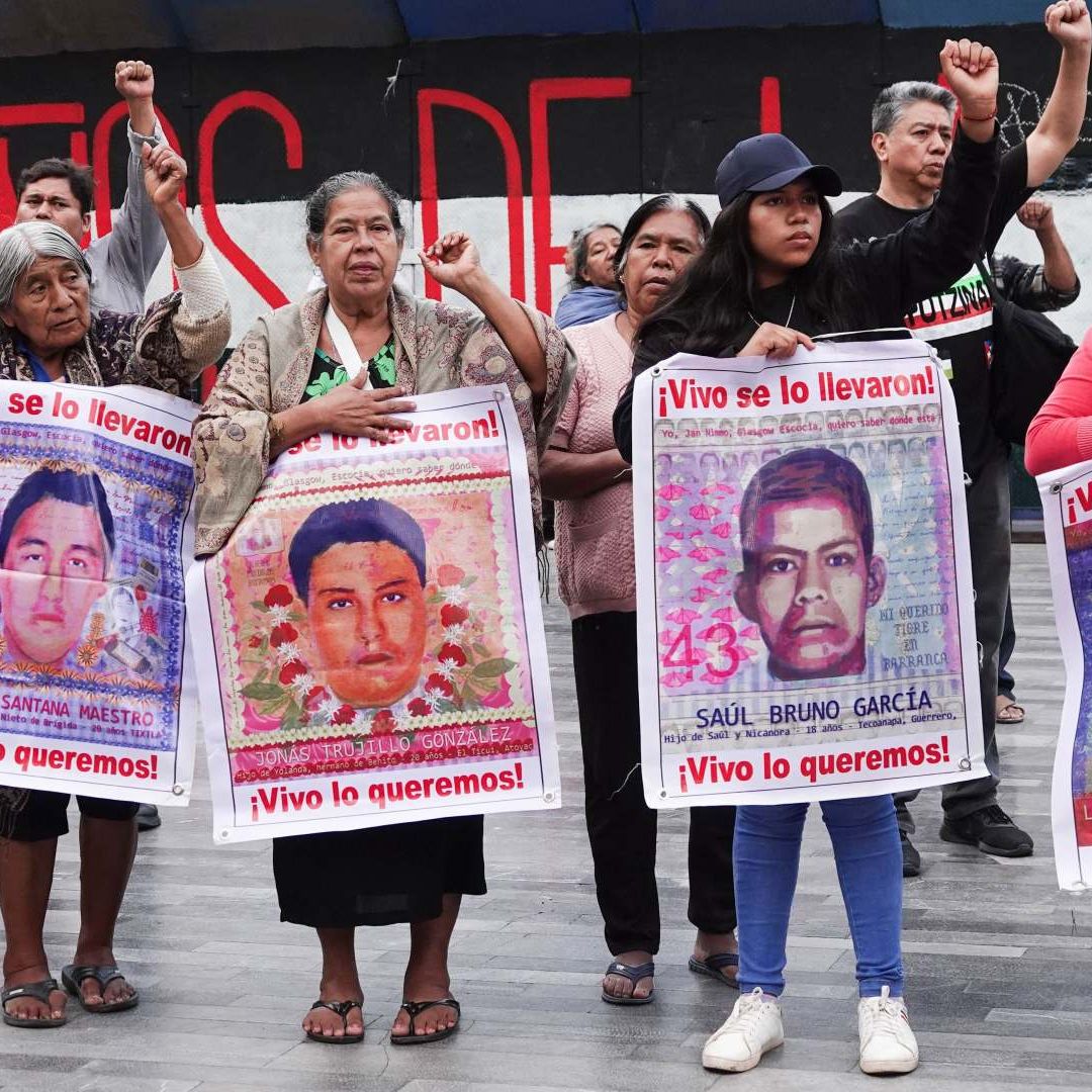Protesta de padres y madres de los 43 normalistas desaparecidos, en la CDMX el 26 de mayo 2026. Foto: Cuartoscuro