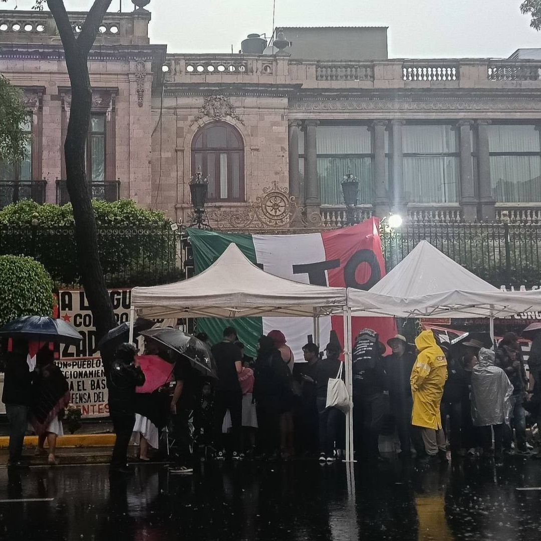 Protesta afuera de la Segob