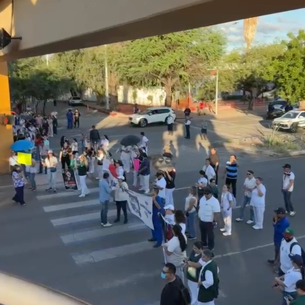 Protesta de Trabajadores del IMSS en Hermosillo, Exigen Aumento Salarial del 10%