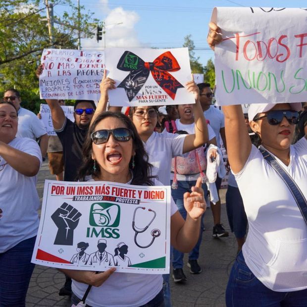 Protesta de trabajadores del IMSS