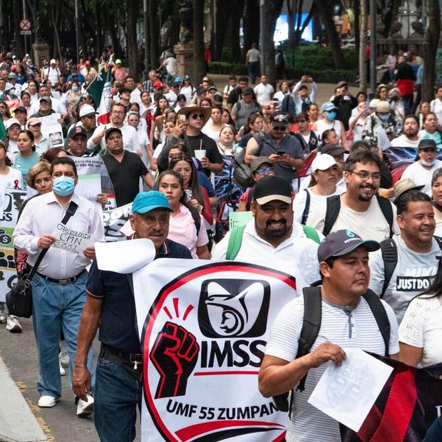 Marcha de trabajadores del IMSS