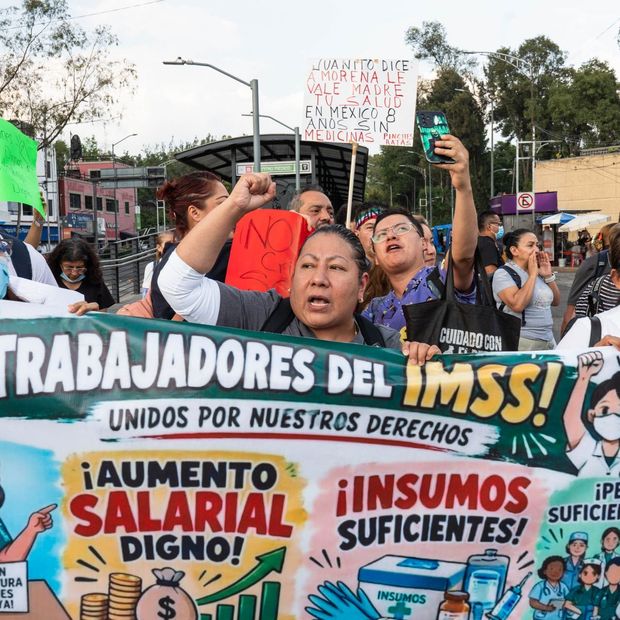 Bloqueo de trabajadores del IMSS
