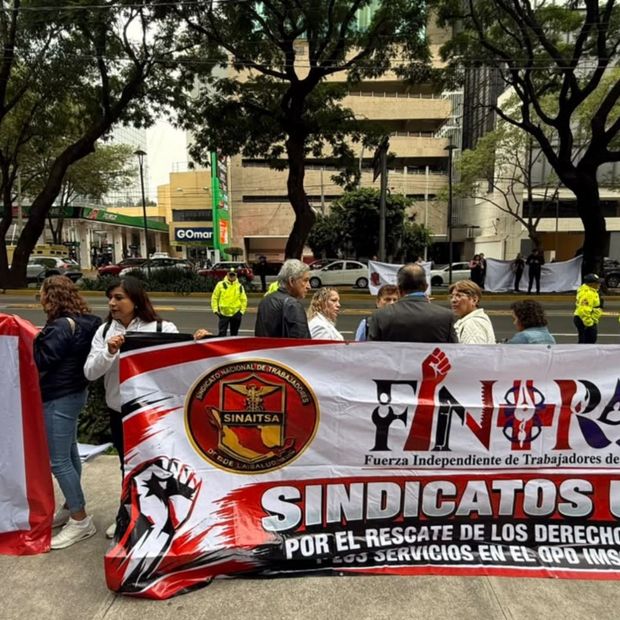 Protesta de trabjanadores del IMSS-Bienestar el 14 de octubre de 2026