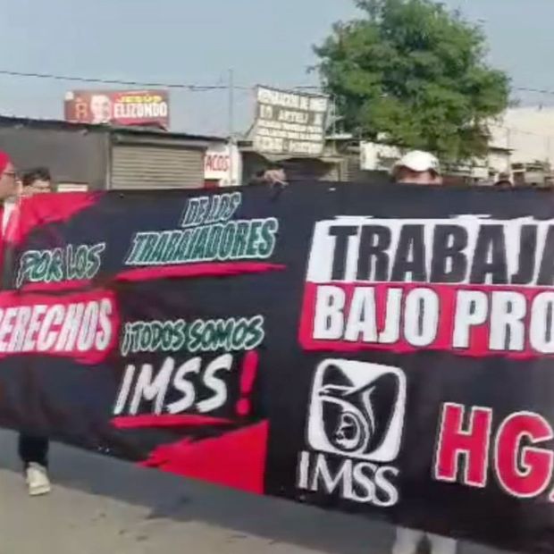 Trabajadores del IMSS protestan.