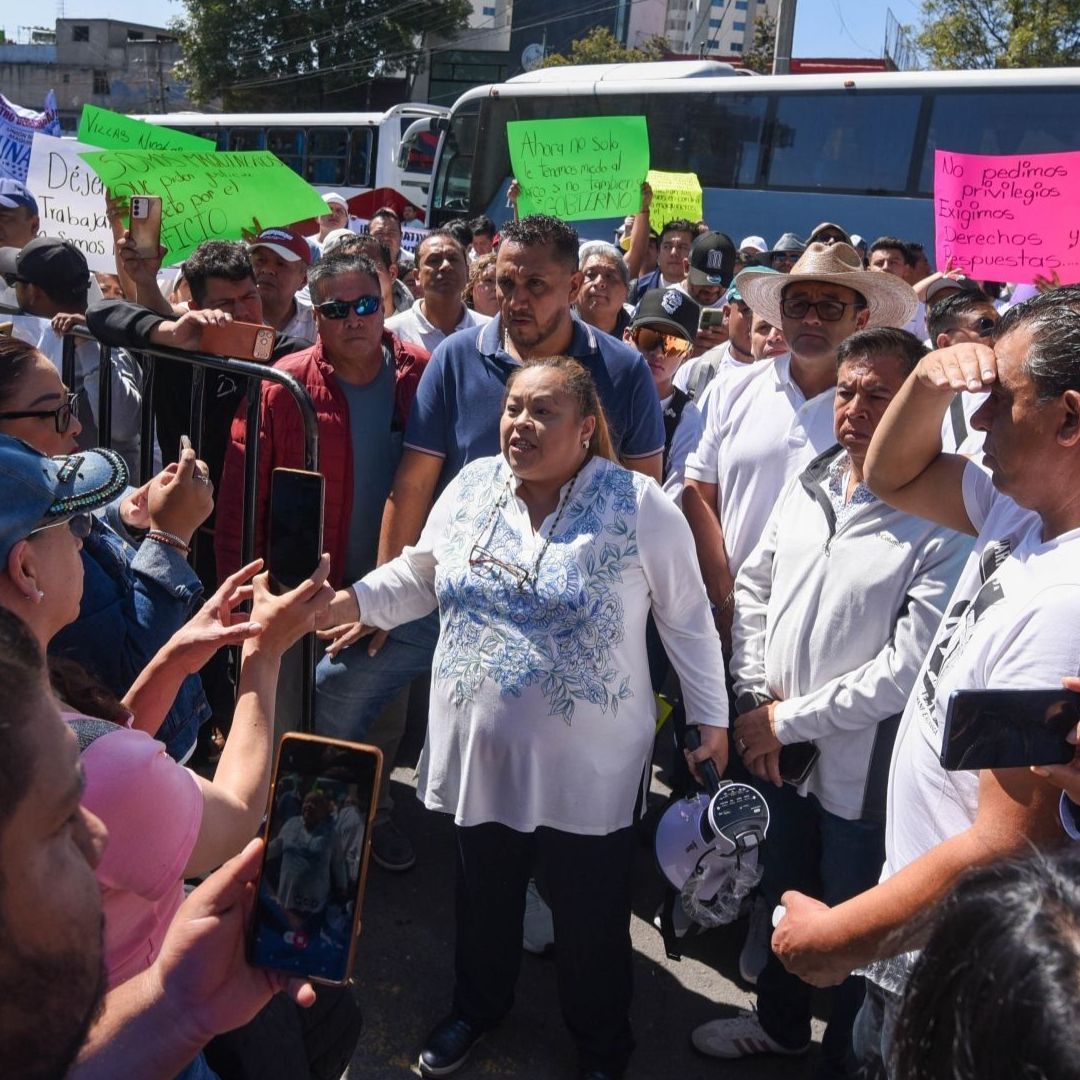Protesta de integrantes de la Unión Nacional de Maquineros A.C. (UNAMA)