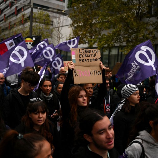 Jóvenes Protestan en Europa