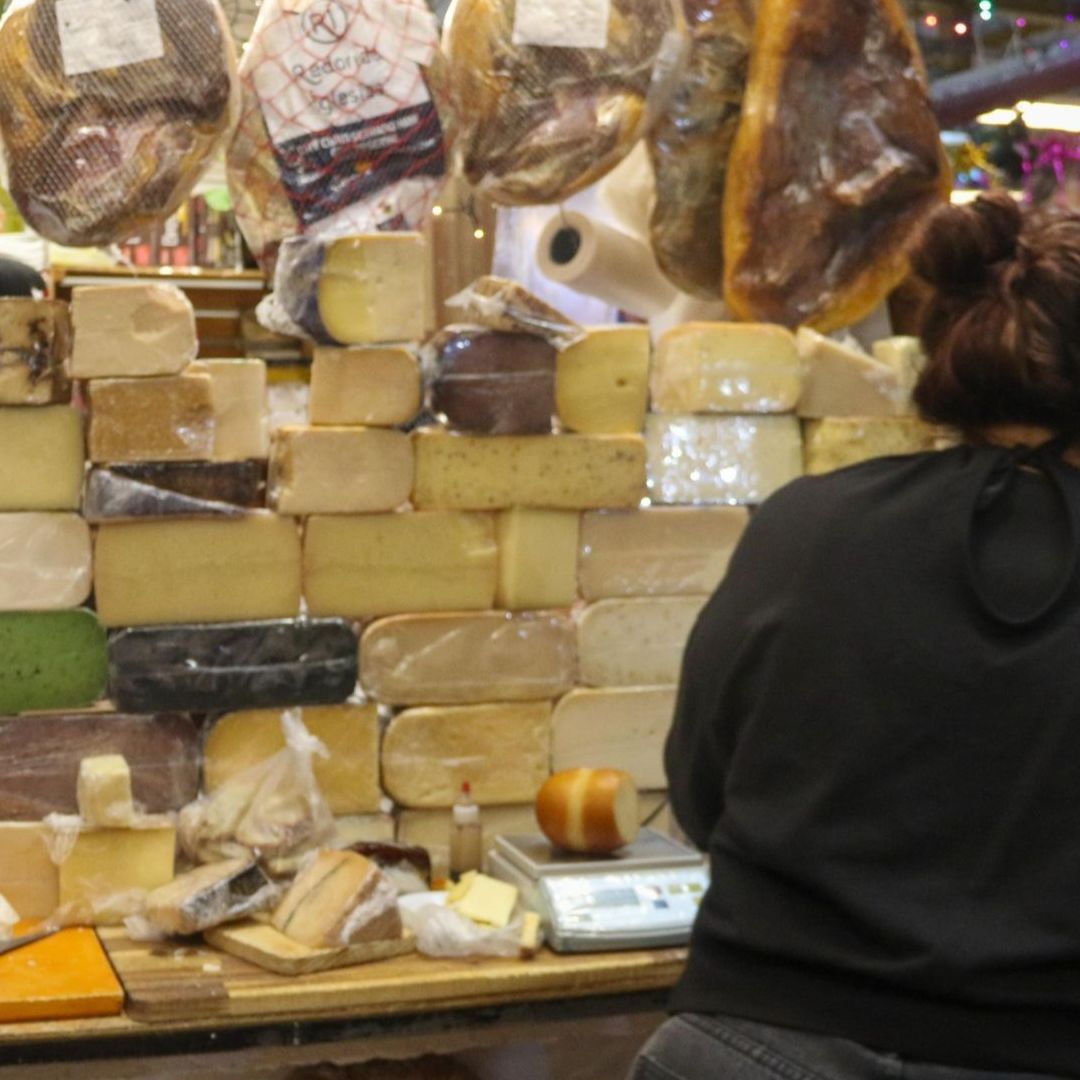 Venta de quesos en el Mercado de CDMX