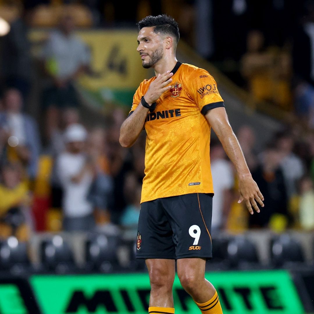 Raúl Jiménez se emocionó por el efusivo recibimiento de los aficionados del Wolverhampton