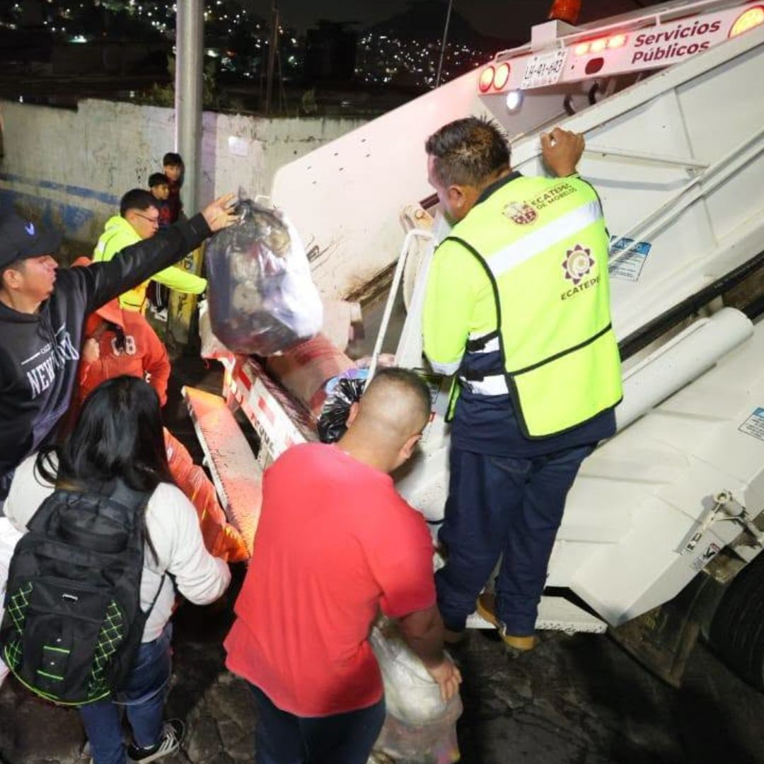 Recolección nocturna de basura en Ecatepec.