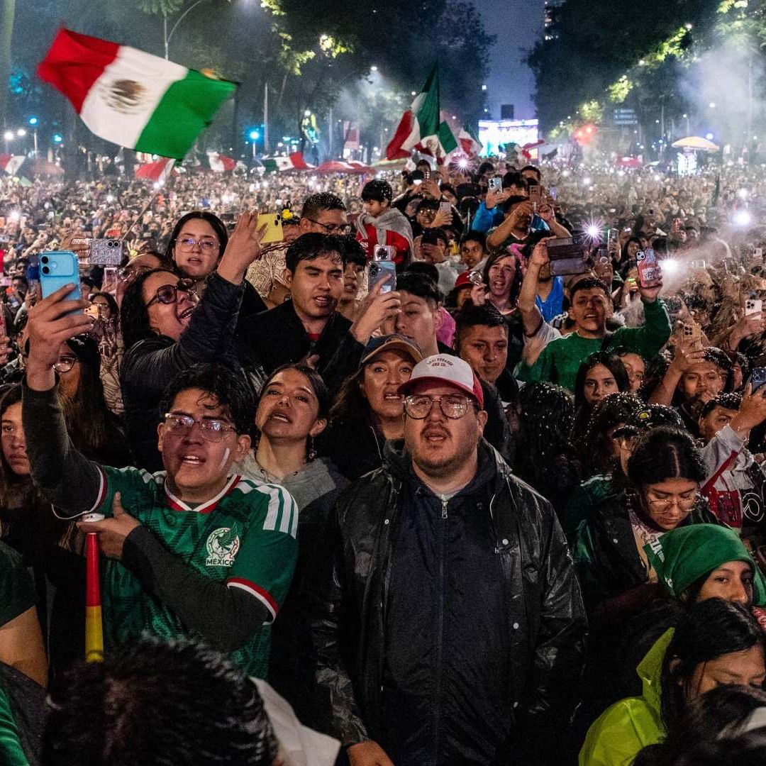 Aficionados celebran gol de México frente a Ecuador en la CDMX. Foto: Cuartoscuro