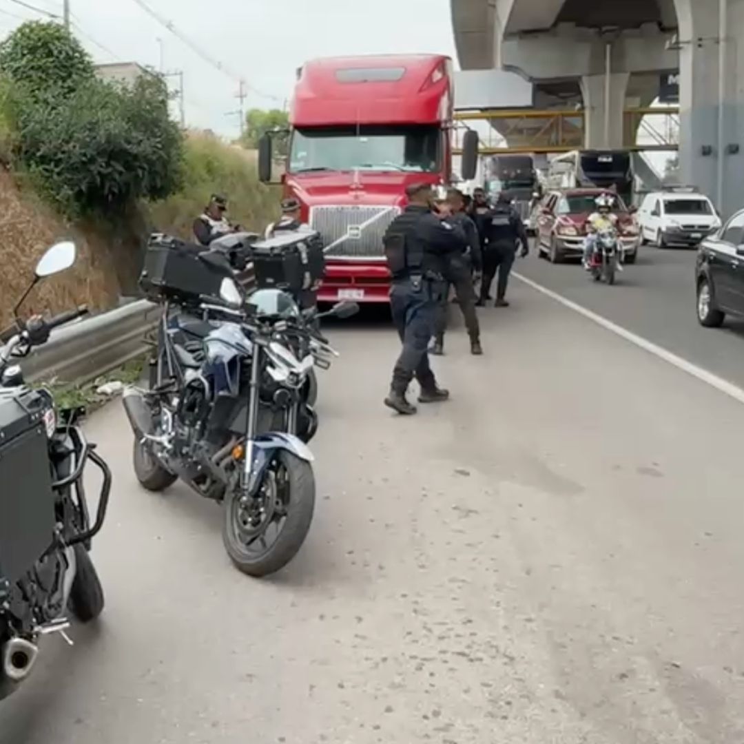 Recuperan tráiler robado en Puebla.