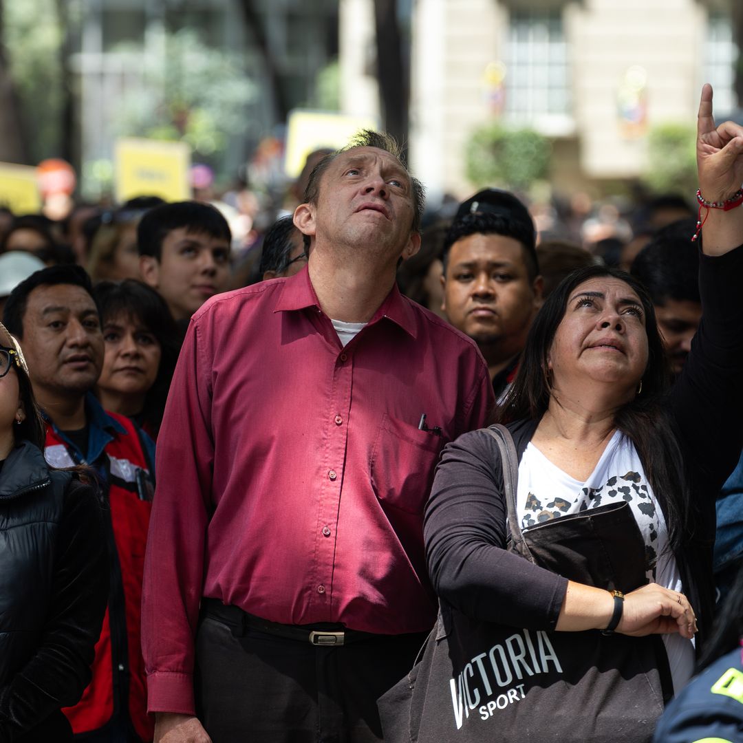 Personas llevan a cabo un simulacro