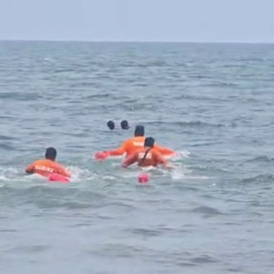 Dos Menores son Rescatados en Playa Chachalacas tras No Poder Salir del Mar