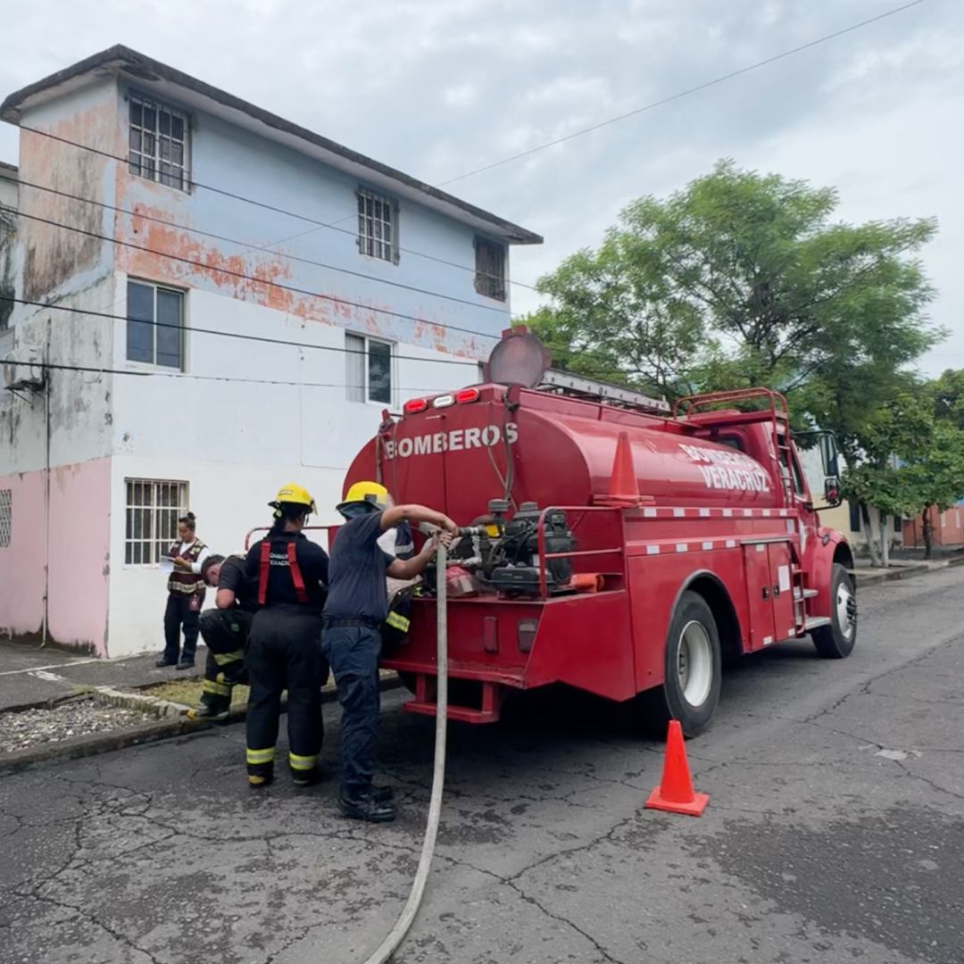 Mascotas son Rescatadas de un Incendio en una Vivienda de la Ciudad de Veracruz