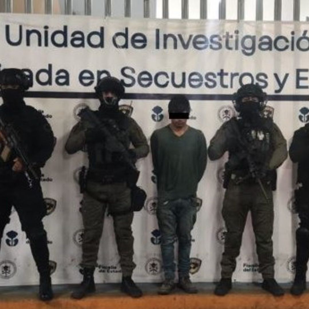 Policia con detenido