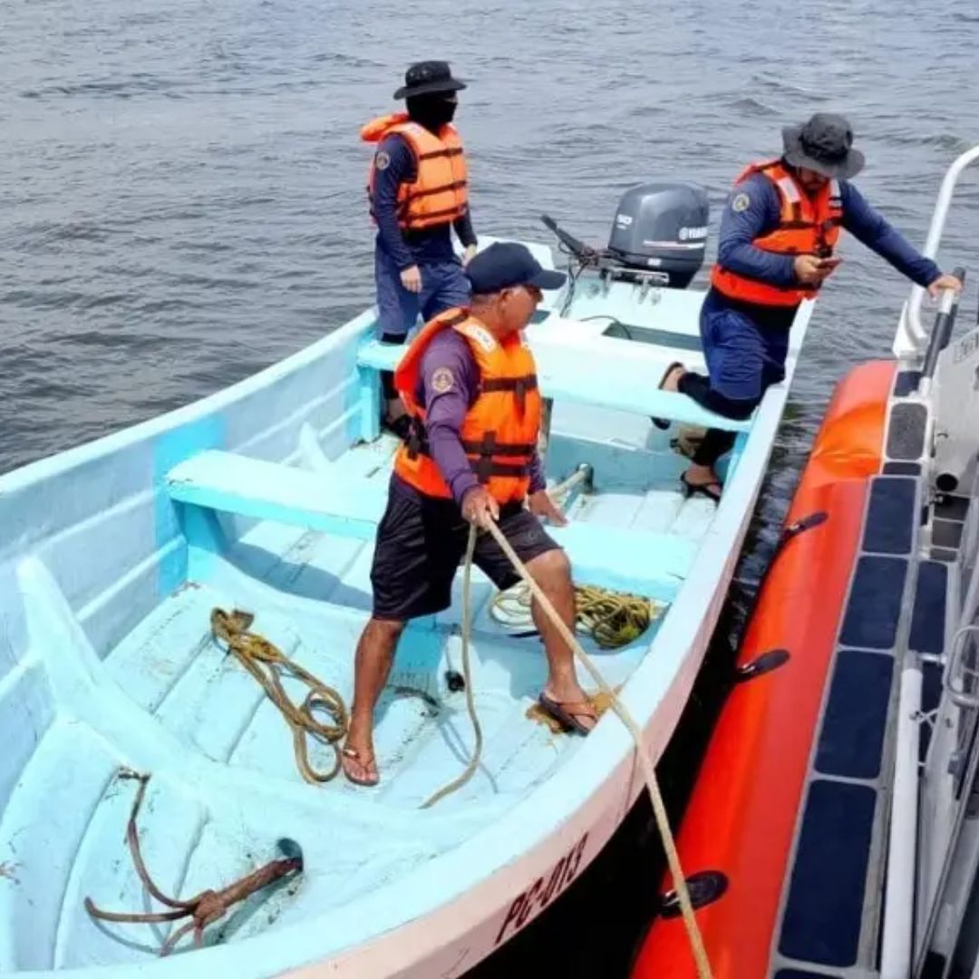 Rescatan a Tres Personas en Boca del Río; Su Embarcación Recreativa Presentó una Falla Mecánica