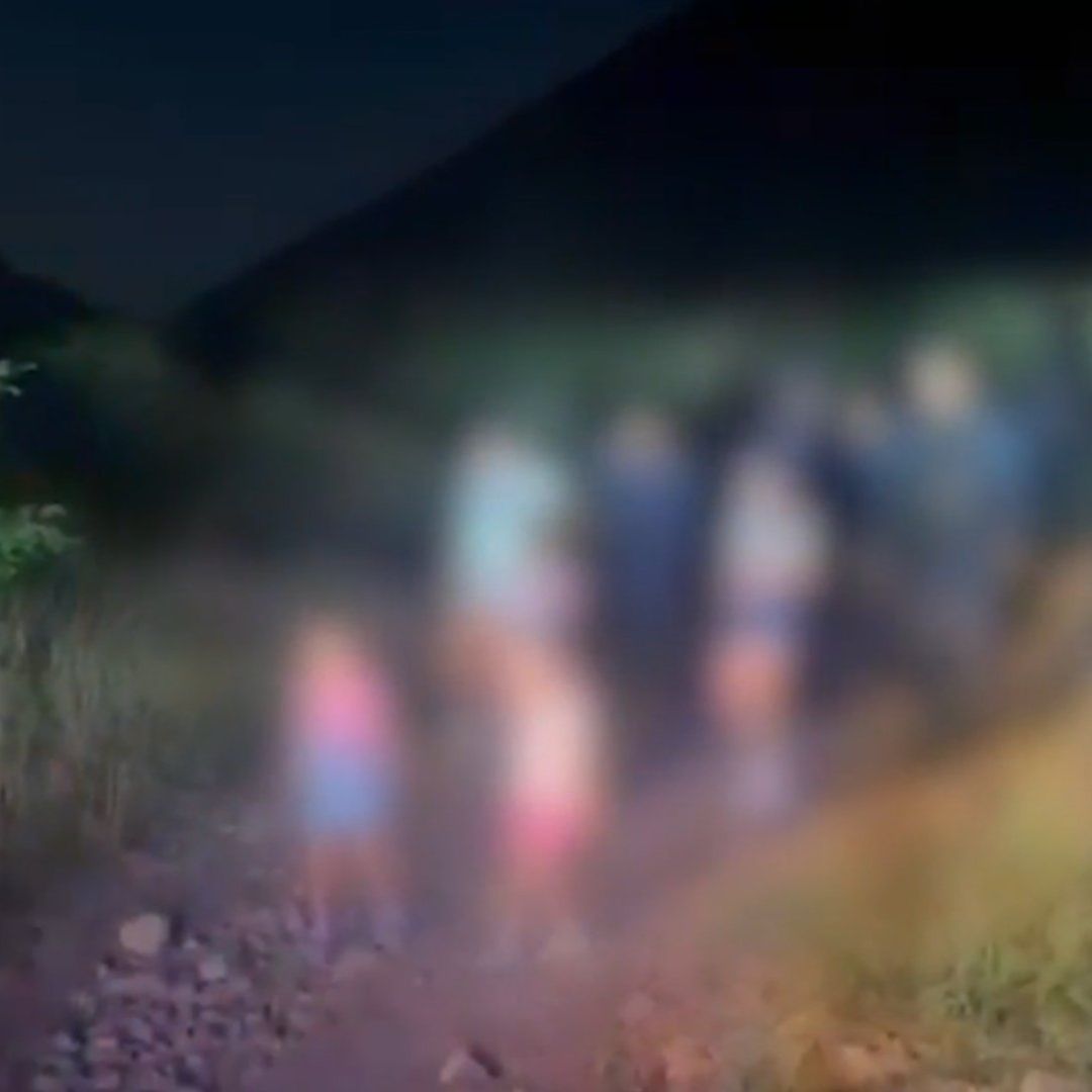 Mujer y cuatro niños son localizados sanos tras perderse en cerro de Escobedo