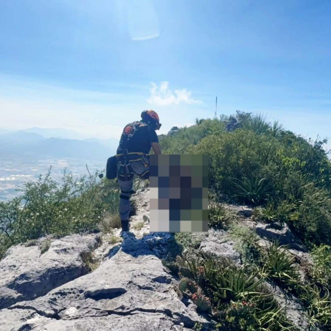 Autoridades rescataron a una mujer del cerro de las Mitras