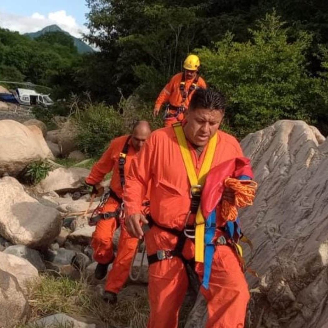 rescate cuerpos en Talpa de Allende