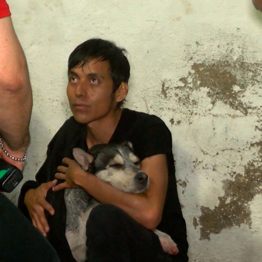 Perro y joven rescatados