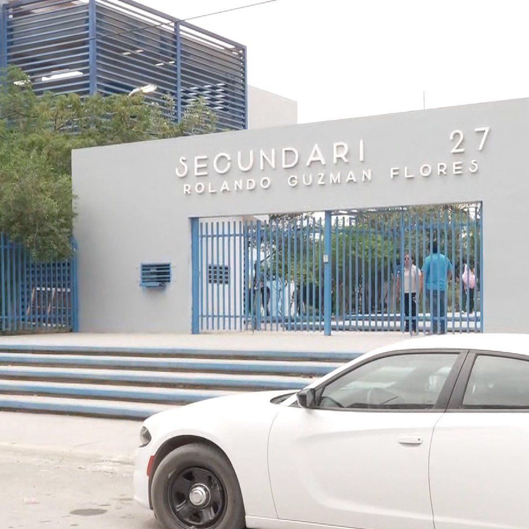 Secundaria 127 Rolando Guzmán Flores