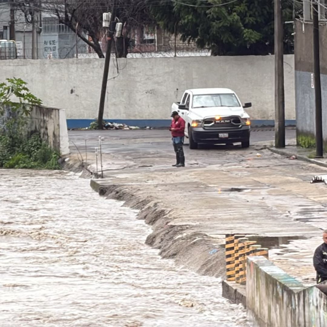 Las autoridades están en alerta ante crecida de Río Hondo en Naucalpan