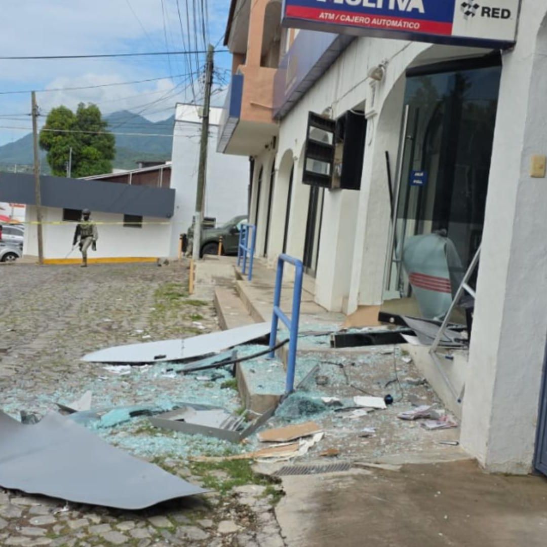 Roban cajero automático en Chapala.
