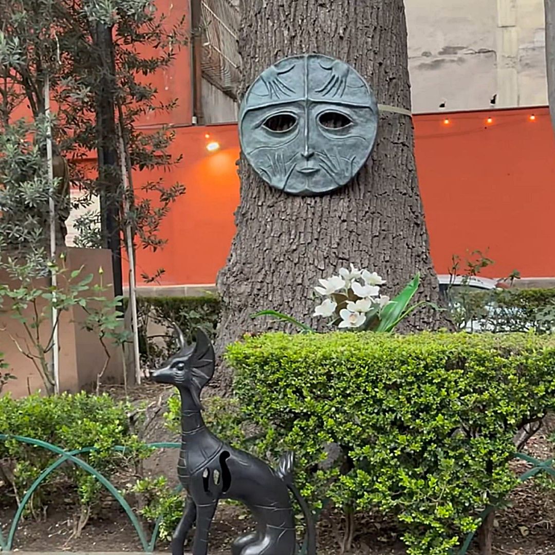 Espacio de donde se robaron escultura en parroquia de San Cosme, CDMX. Foto: X @PadreJosedeJes