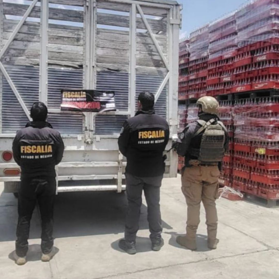 Roban 249 mil Envases de Refrescos en el Edomex; Fiscalía Asegura Predio y Detiene a 5 Personas
