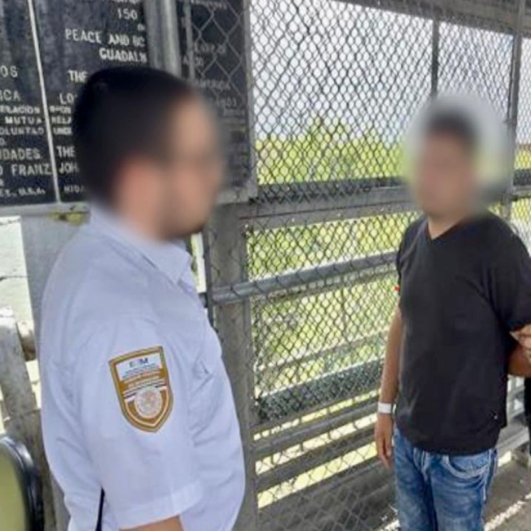 Autoridades de EUA entregan a un hombre buscado por delitos sexuales en México