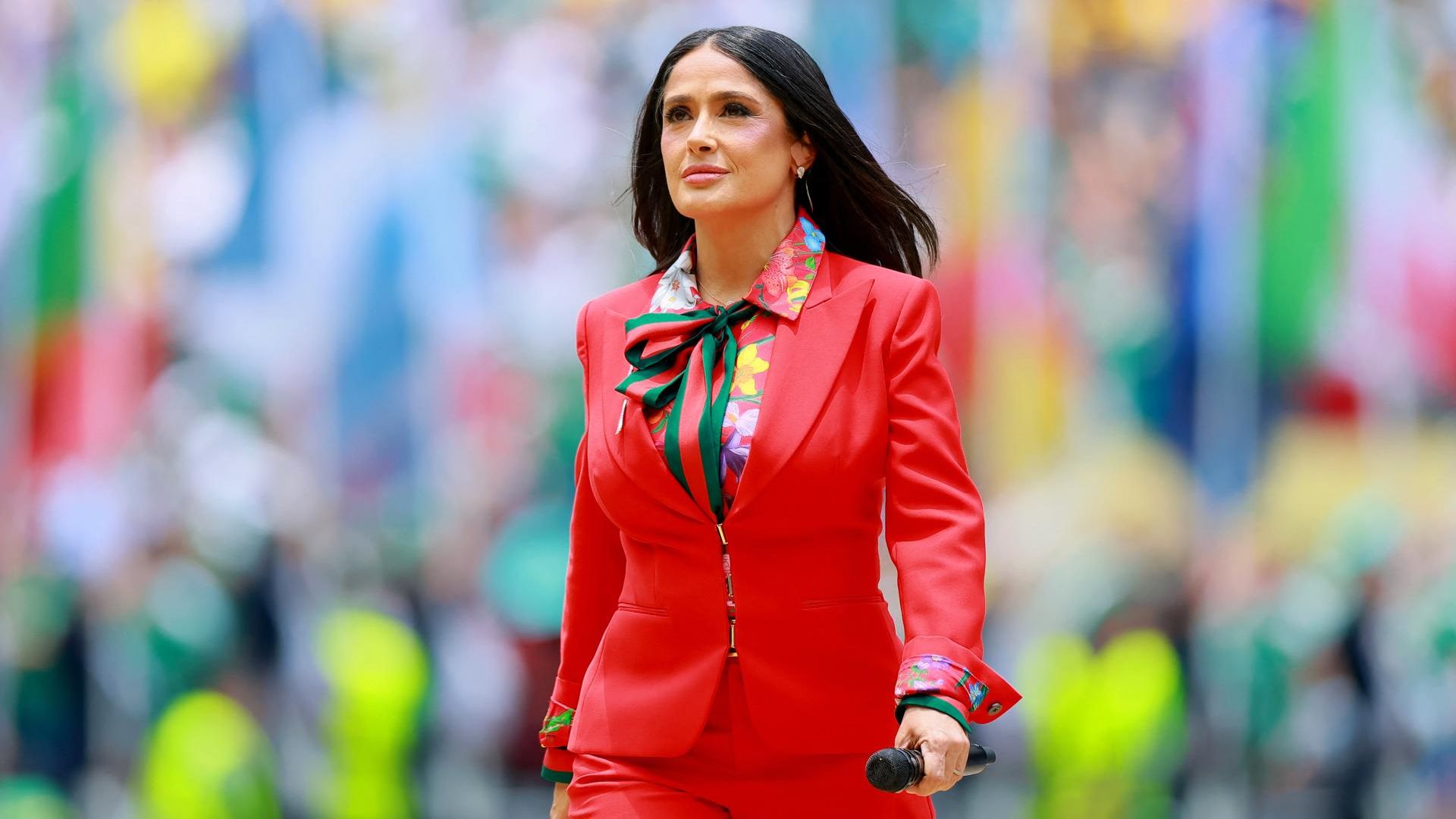 Salma Hayek en el Estadio Sede CDMX