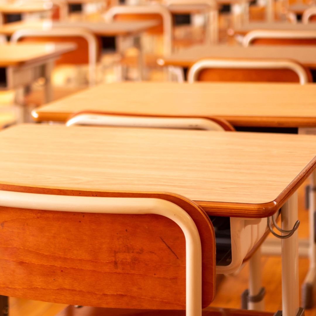 Salon de clases vacío.