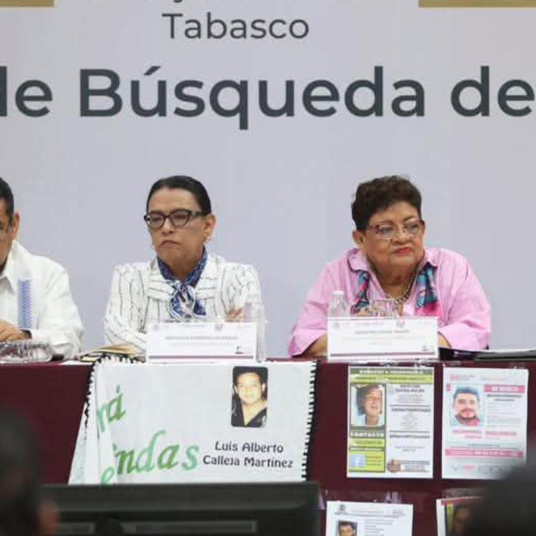 Secretaria de Gobernación, Rosa Icela Rodríguez y fiscal general de la República, Ernestina Godoy, en reunión con colectivos de búsqueda.